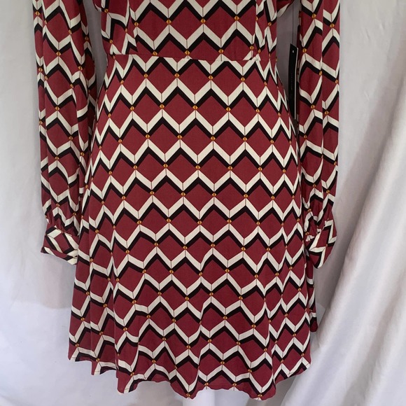 Lulus Burgundy Zig Zag Casual V Neck Long Sleeve Dress NWT Size S - Picture 4 of 6